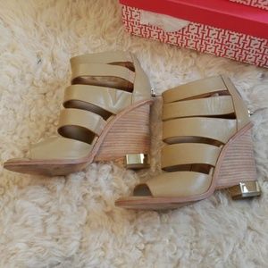 Elaine Turner Natalie light camel stappy shoes